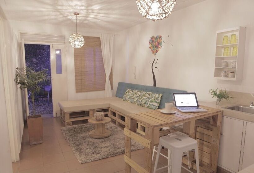 Tropica Hotel Boutique Hostel