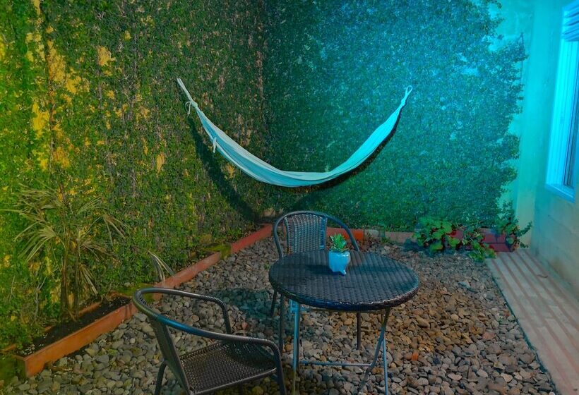 Tropica Hotel Boutique Hostel