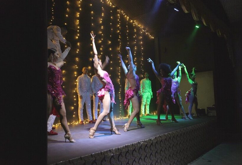 Tropica Hotel Boutique Hostel