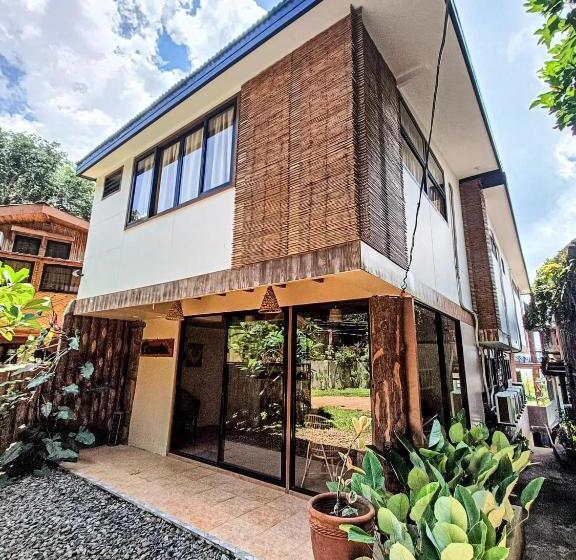 Общежитие Camote S Lake Retreat