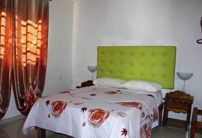 تختخواب و صبحانه Hostal Guerrillera