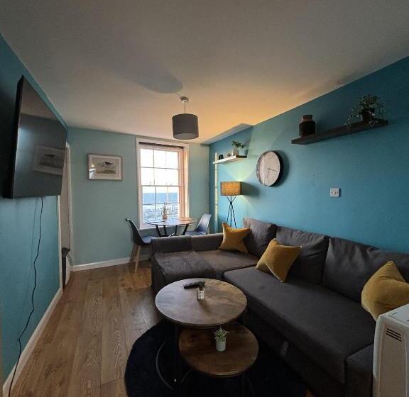 צימר Fort Cresent Sea View Apartment