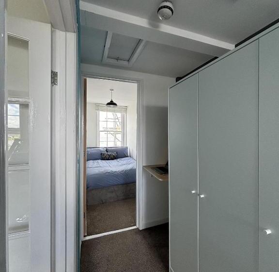 צימר Fort Cresent Sea View Apartment