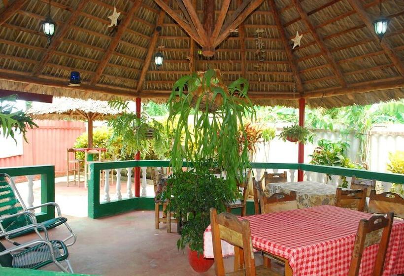 تختخواب و صبحانه Hostal Trujillo