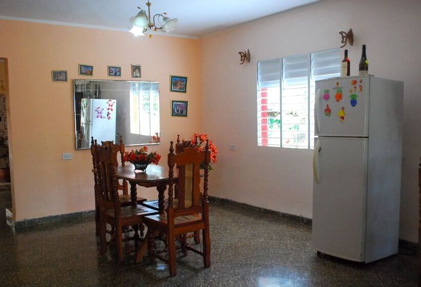 تختخواب و صبحانه Hostal Trujillo