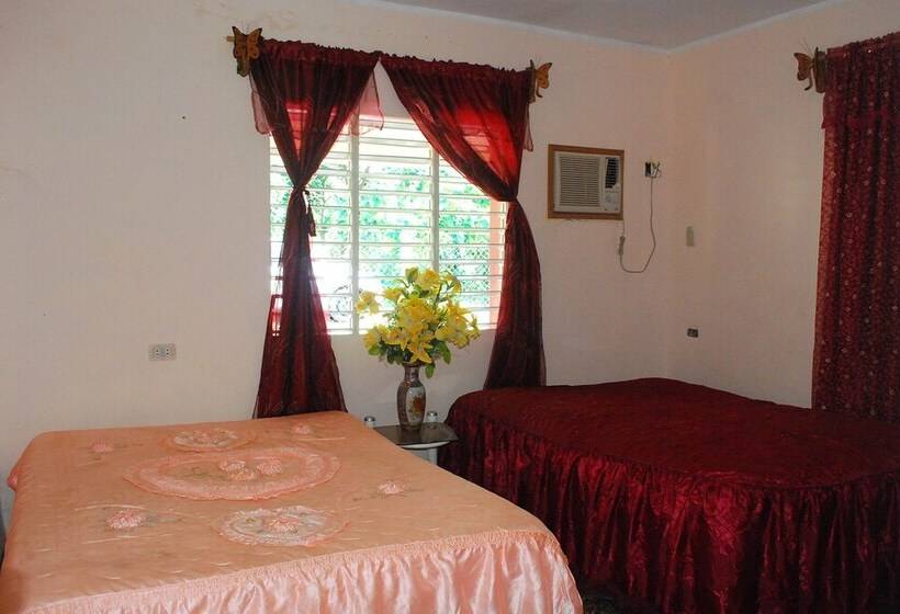 تختخواب و صبحانه Hostal Trujillo