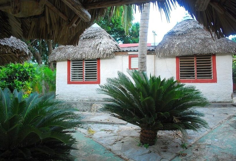 تختخواب و صبحانه Hostal Trujillo