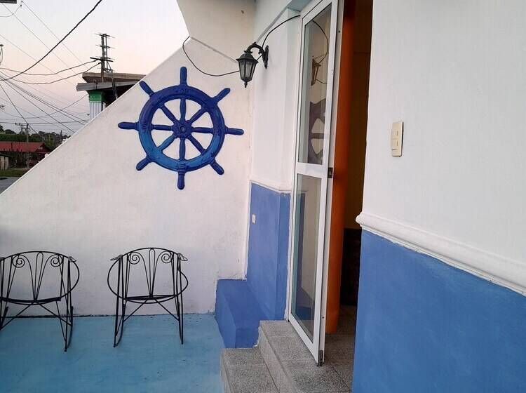 Hostal Acuarama