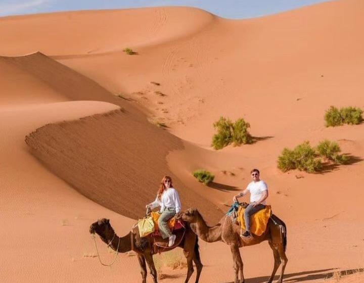 ホテル Merzouga Luxurious Camp