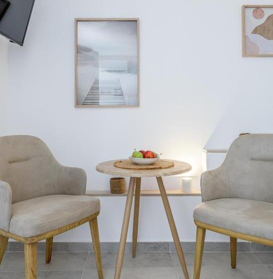 בית מלון כפרי Polyegos View