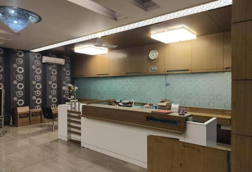 בית מלון כפרי Sapphire Regency