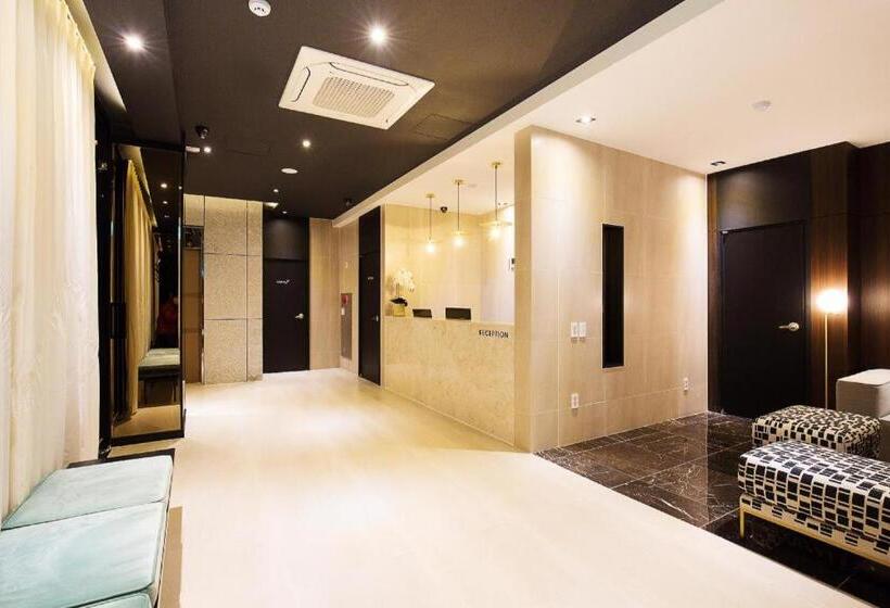 مُتل Brown Dot Busan Station Sky Garden