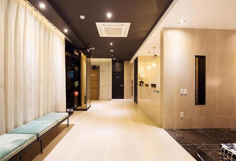 مُتل Brown Dot Busan Station Sky Garden