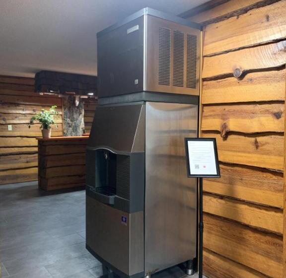 بنسيون Bridge Inn Tomahawk   Suite 201, Kitchen, Hot Tub, Fireplace, Balcony, River View