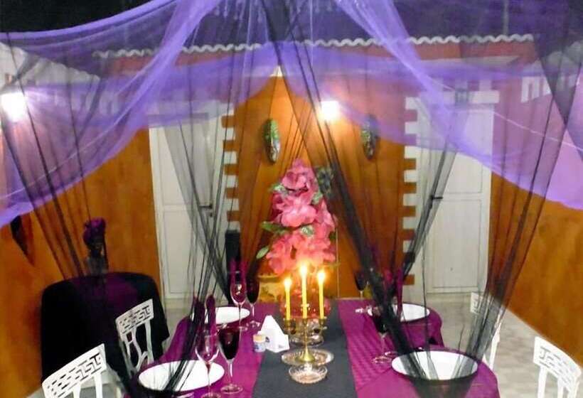 پانسیون Hostal Los Vitrales
