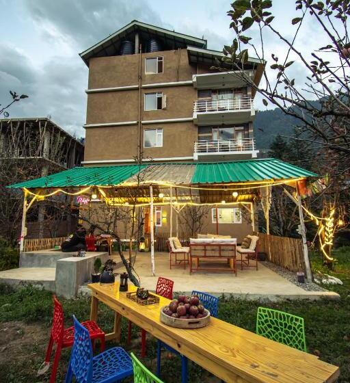 The Forest Pinnacle Hostel And Café, Old Manali