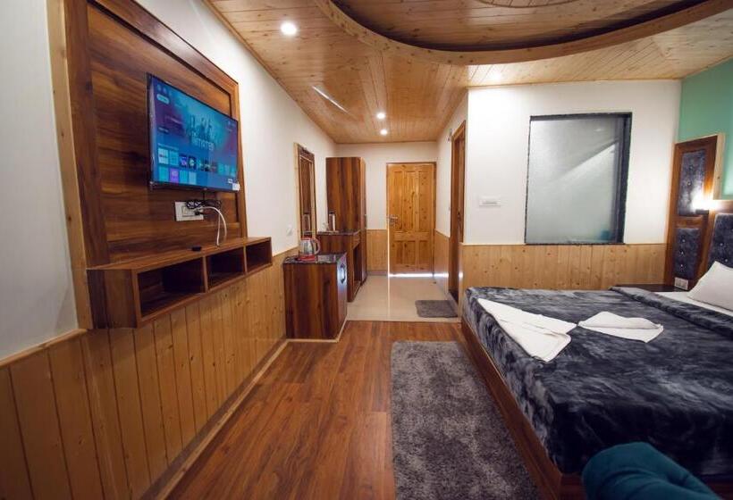 The Forest Pinnacle Hostel And Café, Old Manali