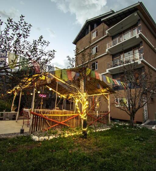 The Forest Pinnacle Hostel And Café, Old Manali