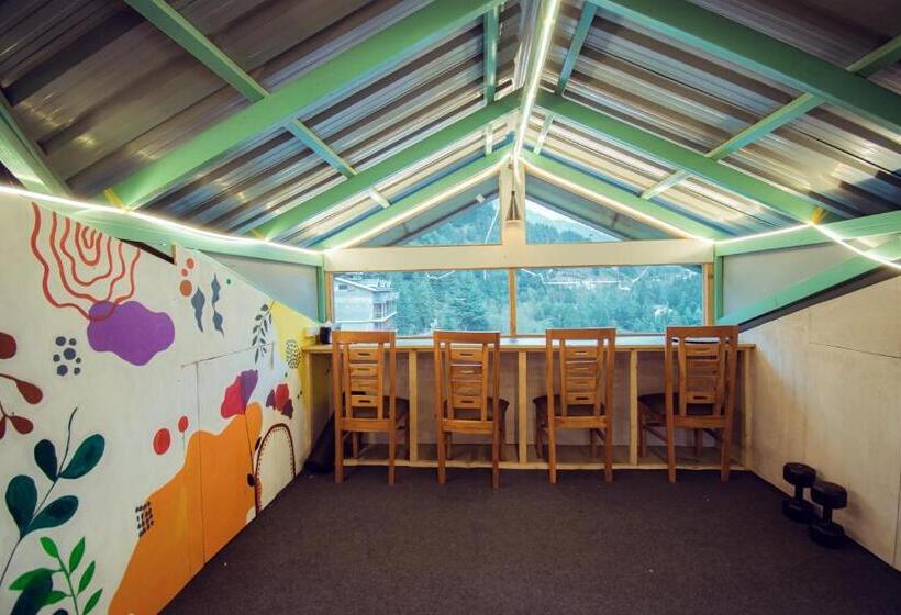 The Forest Pinnacle Hostel And Café, Old Manali