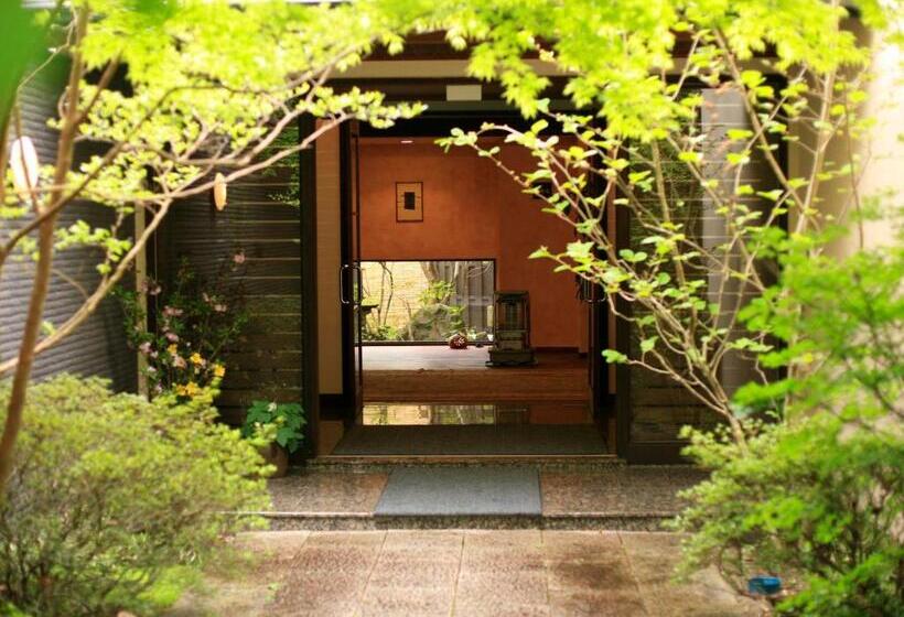 Yufuin Onsen Ryokan Hananomai