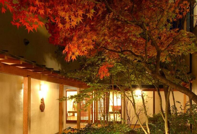 Yufuin Onsen Ryokan Hananomai