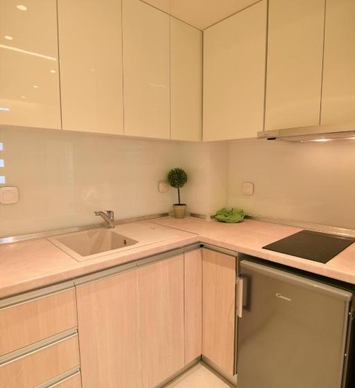 הוסטל On Board Luxury Studios