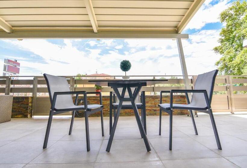 הוסטל On Board Luxury Studios