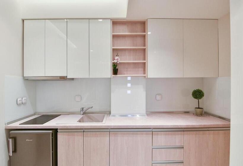 הוסטל On Board Luxury Studios