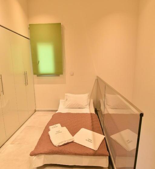 הוסטל On Board Luxury Studios