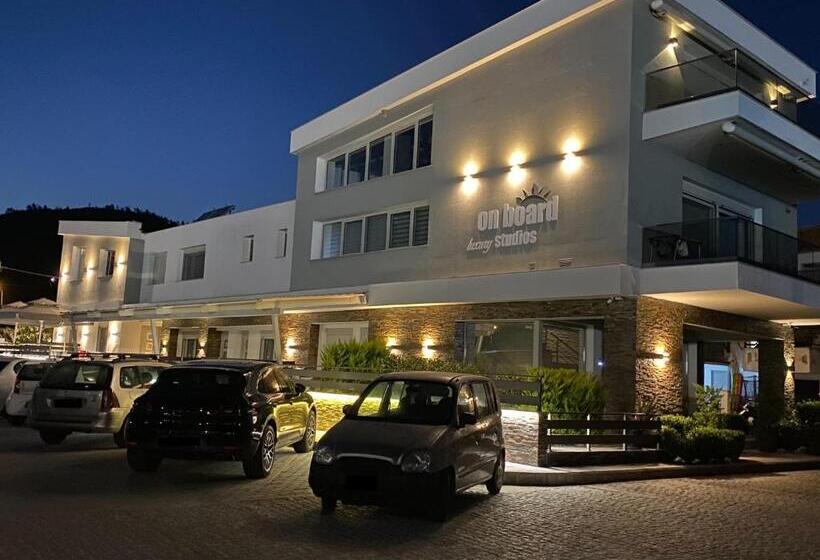 הוסטל On Board Luxury Studios
