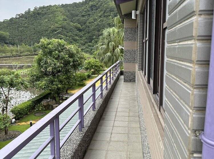 تختخواب و صبحانه Dahu Furano Homestay