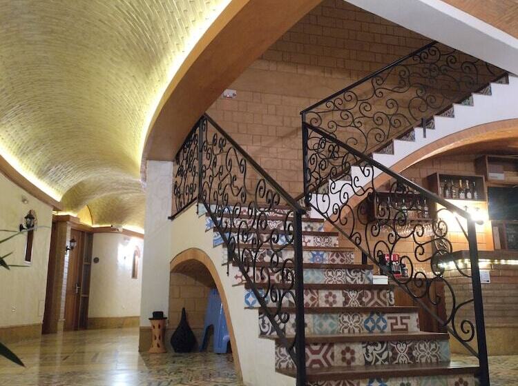 تختخواب و صبحانه Boutique La Alhambra