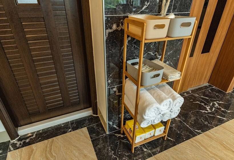 تختخواب و صبحانه Memories