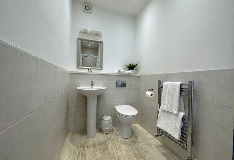 ベッドアンドブレックファースト Station Lounge & Rooms