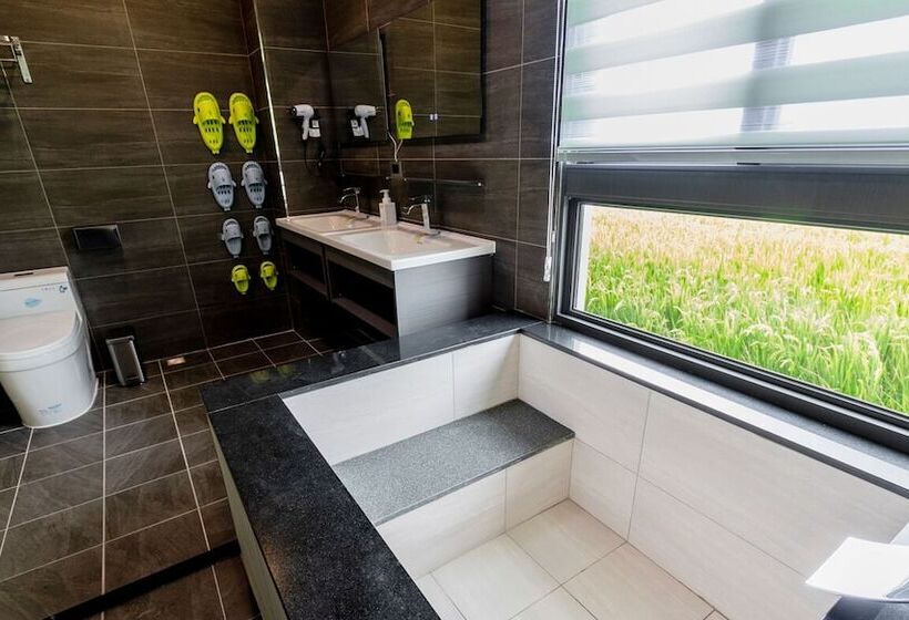 تختخواب و صبحانه Wunan Zoo Family Homestay