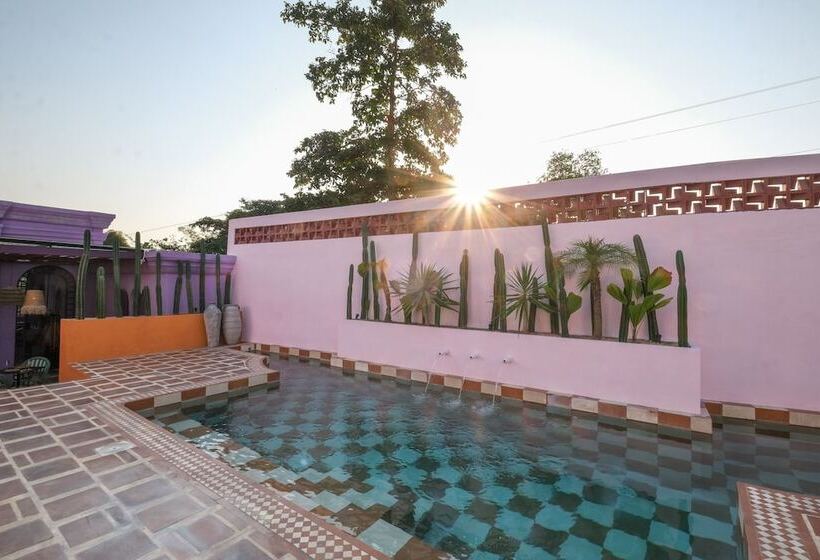 El Barrio Boutique Hotel & Bar