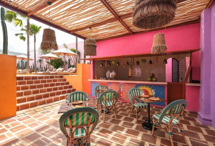 El Barrio Boutique Hotel & Bar