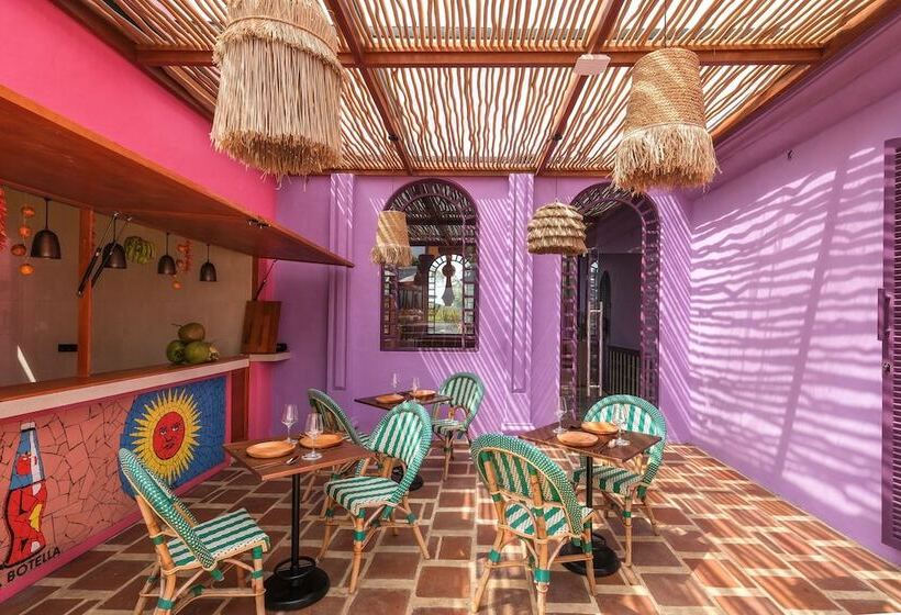 El Barrio Boutique Hotel & Bar