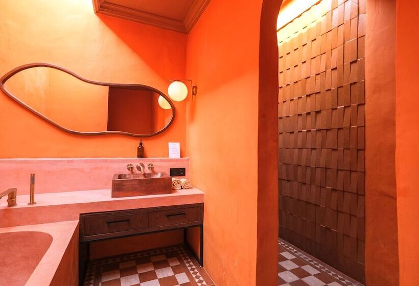 El Barrio Boutique Hotel & Bar