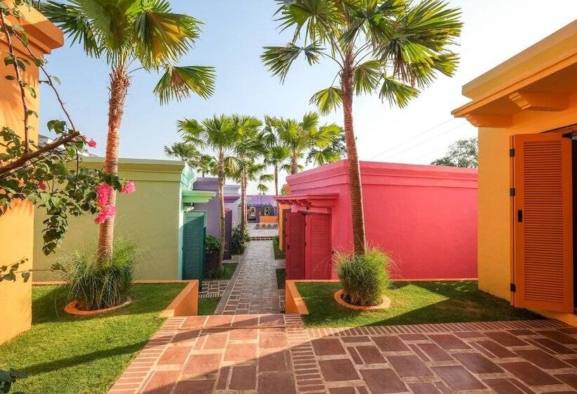 El Barrio Boutique Hotel & Bar