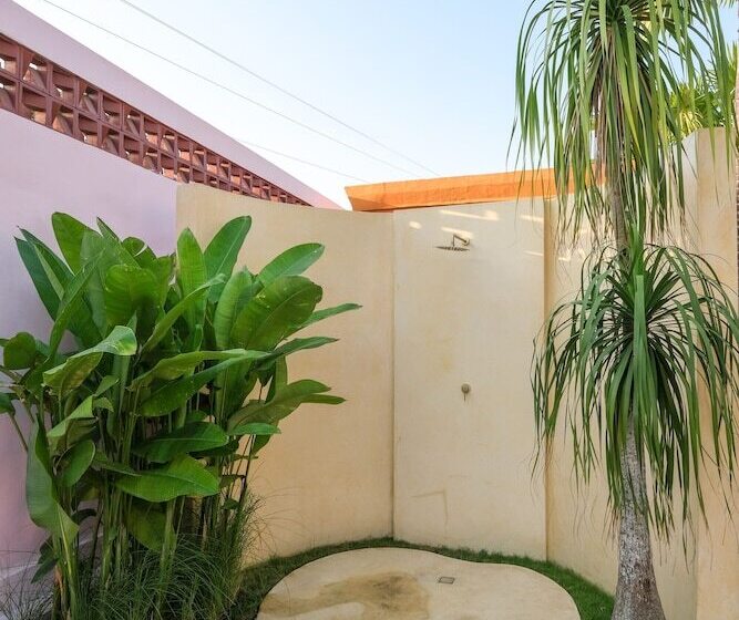 El Barrio Boutique Hotel & Bar