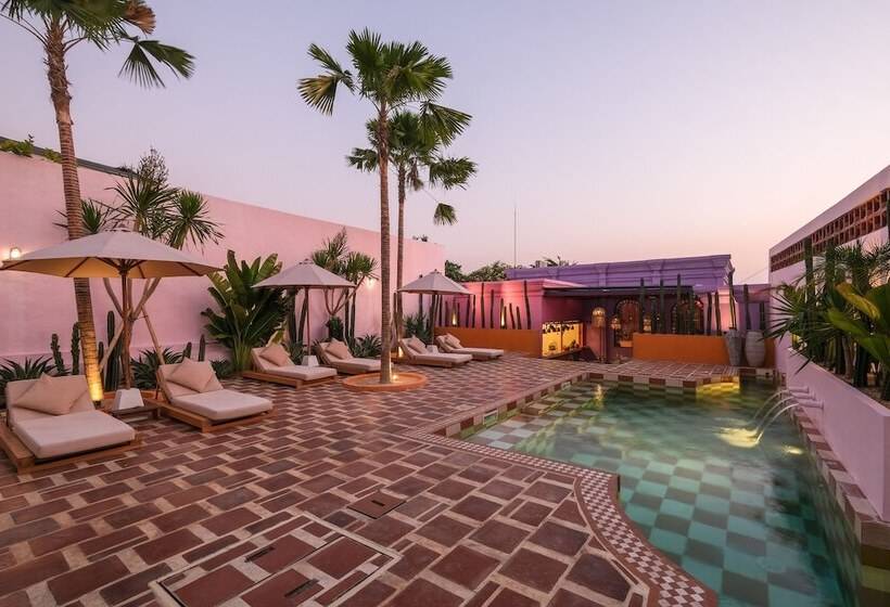 El Barrio Boutique Hotel & Bar