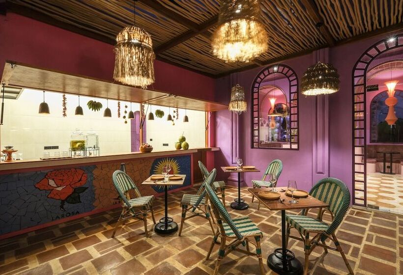 El Barrio Boutique Hotel & Bar