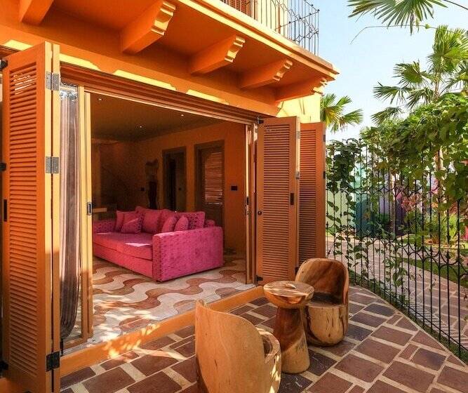 El Barrio Boutique Hotel & Bar