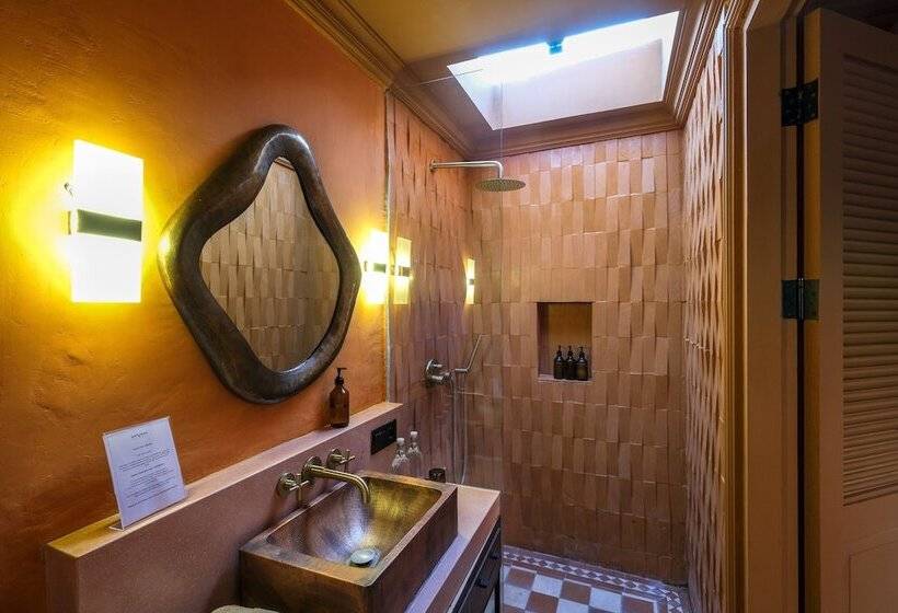 El Barrio Boutique Hotel & Bar