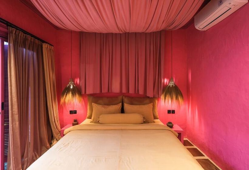 El Barrio Boutique Hotel & Bar