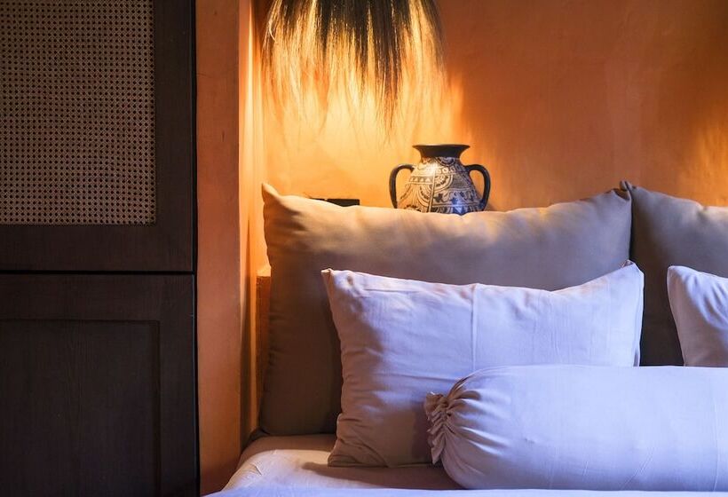 El Barrio Boutique Hotel & Bar