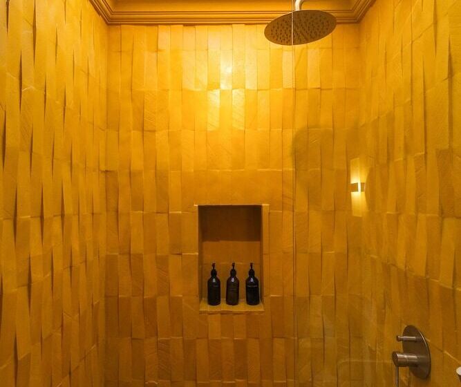 El Barrio Boutique Hotel & Bar