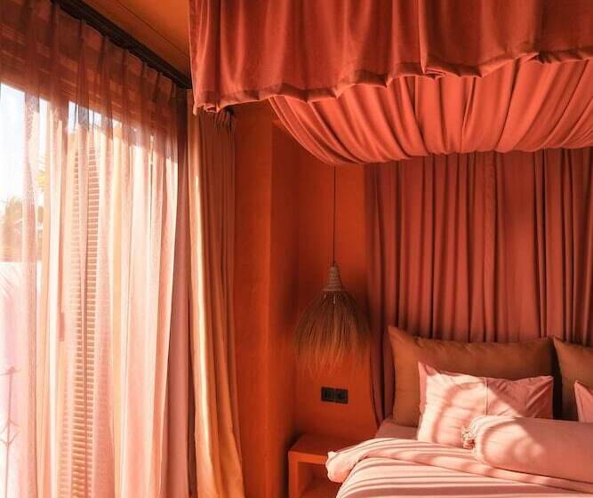 El Barrio Boutique Hotel & Bar