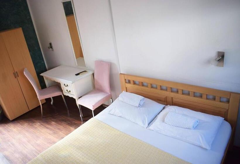 Favela Hostel
